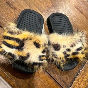 Brand new Akid fuzzy leopard slippers